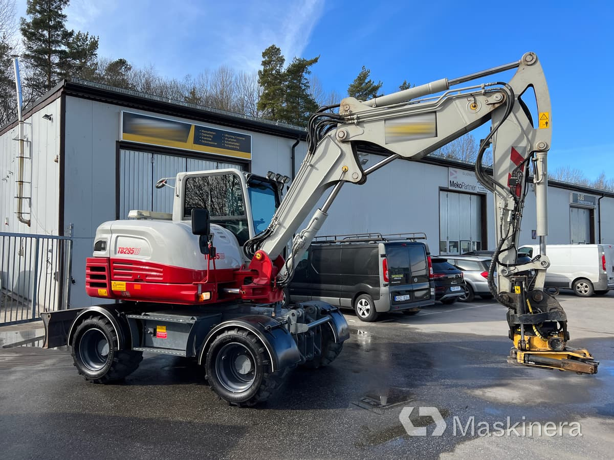 Hjulgrävare Takeuchi TB295W med tillbehör - Bager goseničar: slika 1 Hjulgrävare Takeuchi TB295W med tillbehör - Bager goseničar: slika 1