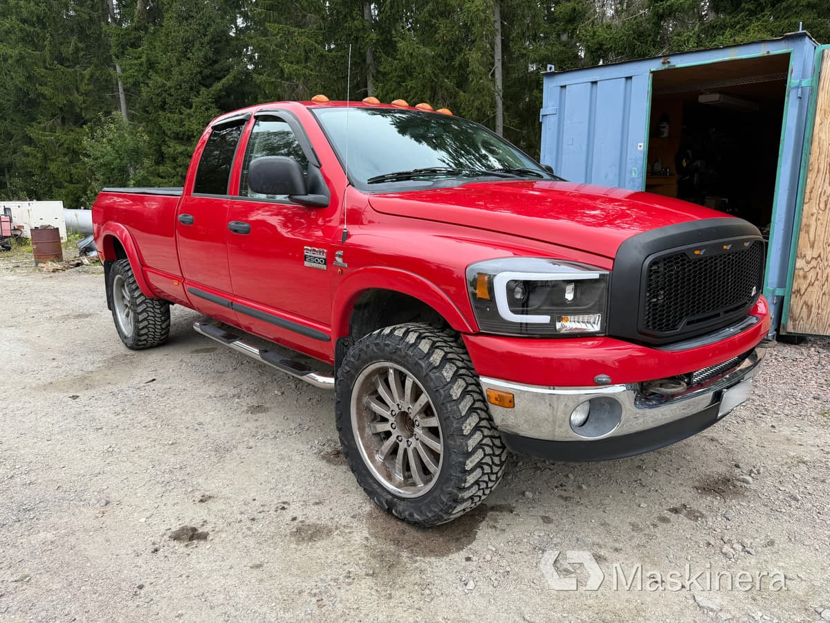 Pickup Dodge Ram 2500 4X4 - Furgon: slika 1 Pickup Dodge Ram 2500 4X4 - Furgon: slika 1
