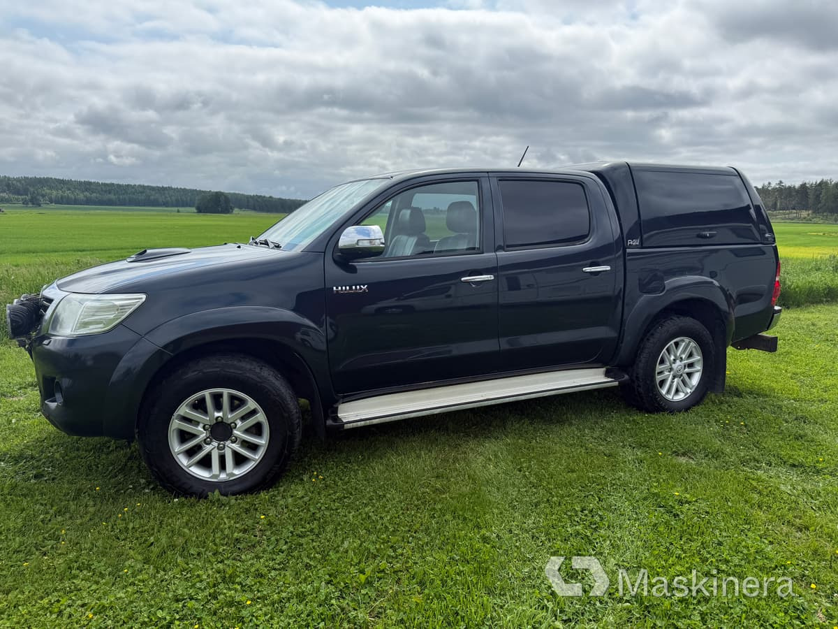 Pickup Toyota Hilux Dubbelhytt 3.0 D 4x4 - Furgon: slika 1 Pickup Toyota Hilux Dubbelhytt 3.0 D 4x4 - Furgon: slika 1