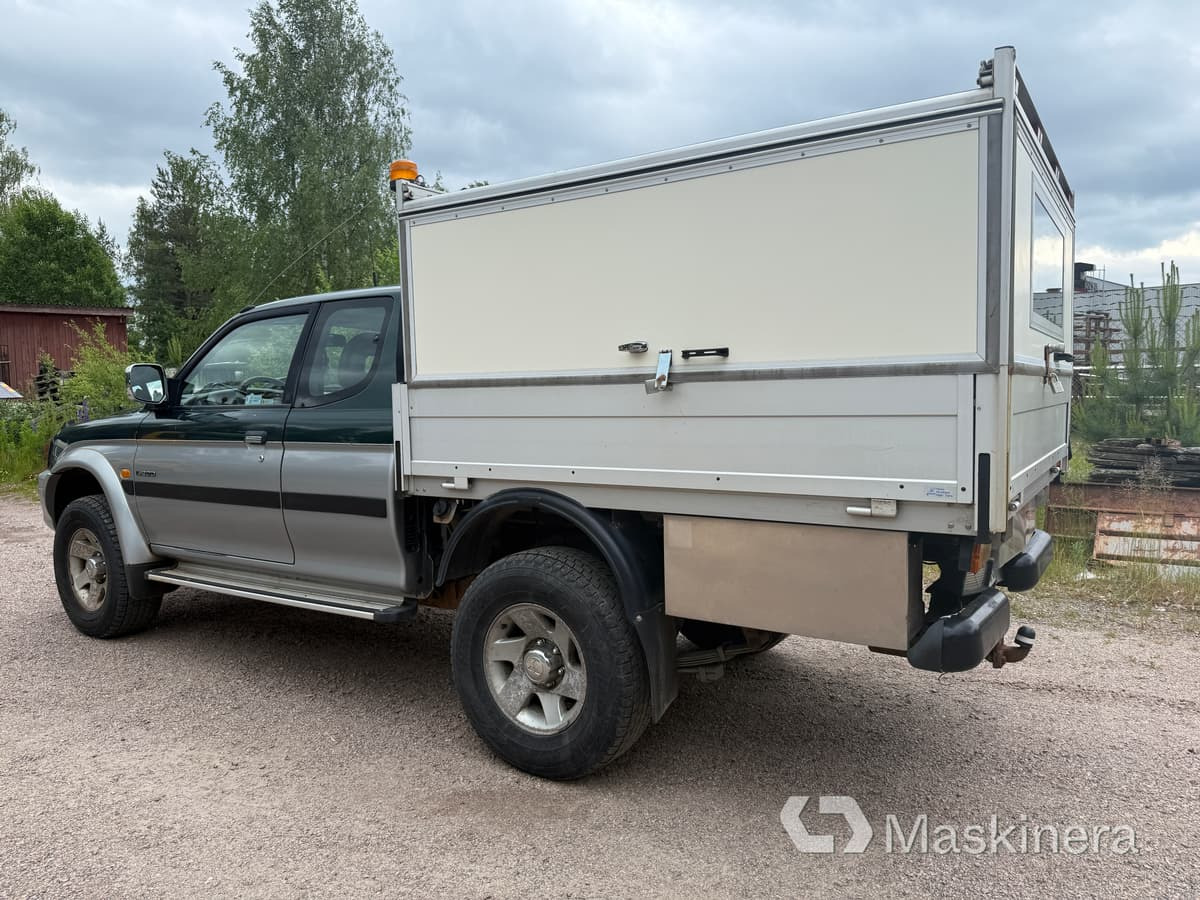Pickup med skåp Mitsubishi L200 Club Cab 2.5 4x4 - Mali kombi: slika 3 Pickup med skåp Mitsubishi L200 Club Cab 2.5 4x4 - Mali kombi: slika 3
