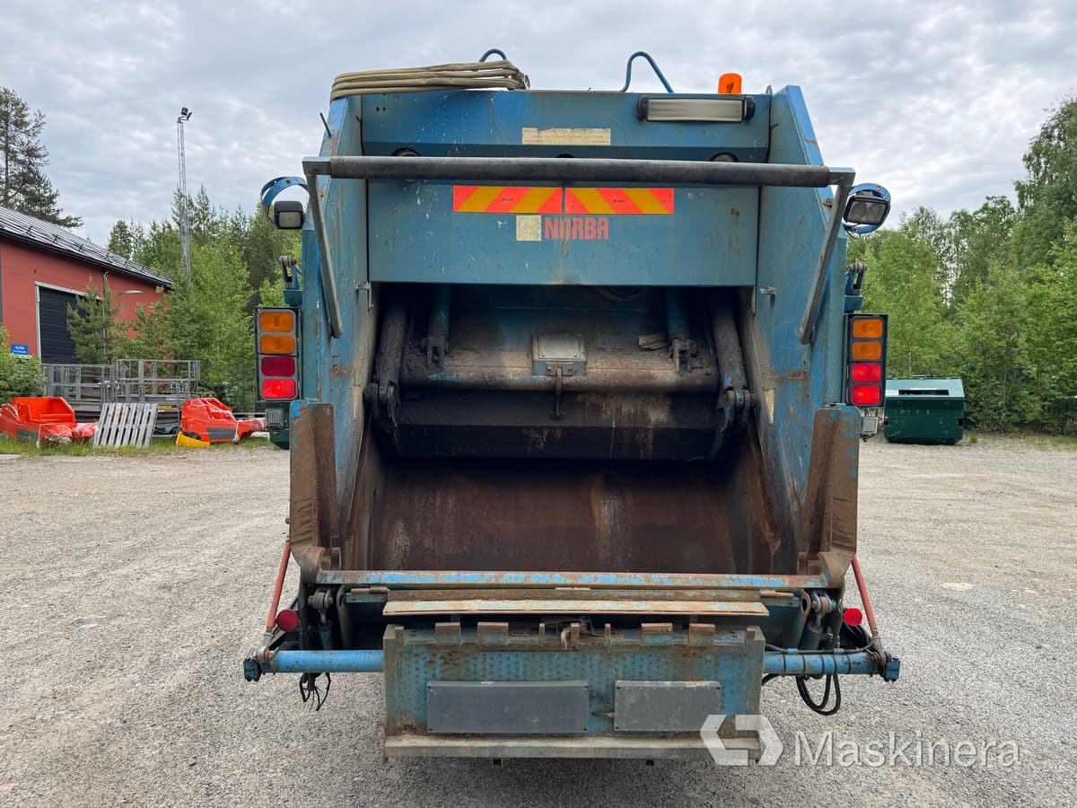 Scania P94DB 4X2 NA 230 Sopbil Scania P94DB 4X2 Baklastare - Smetarski tovornjak: slika 4 Scania P94DB 4X2 NA 230 Sopbil Scania P94DB 4X2 Baklastare - Smetarski tovornjak: slika 4