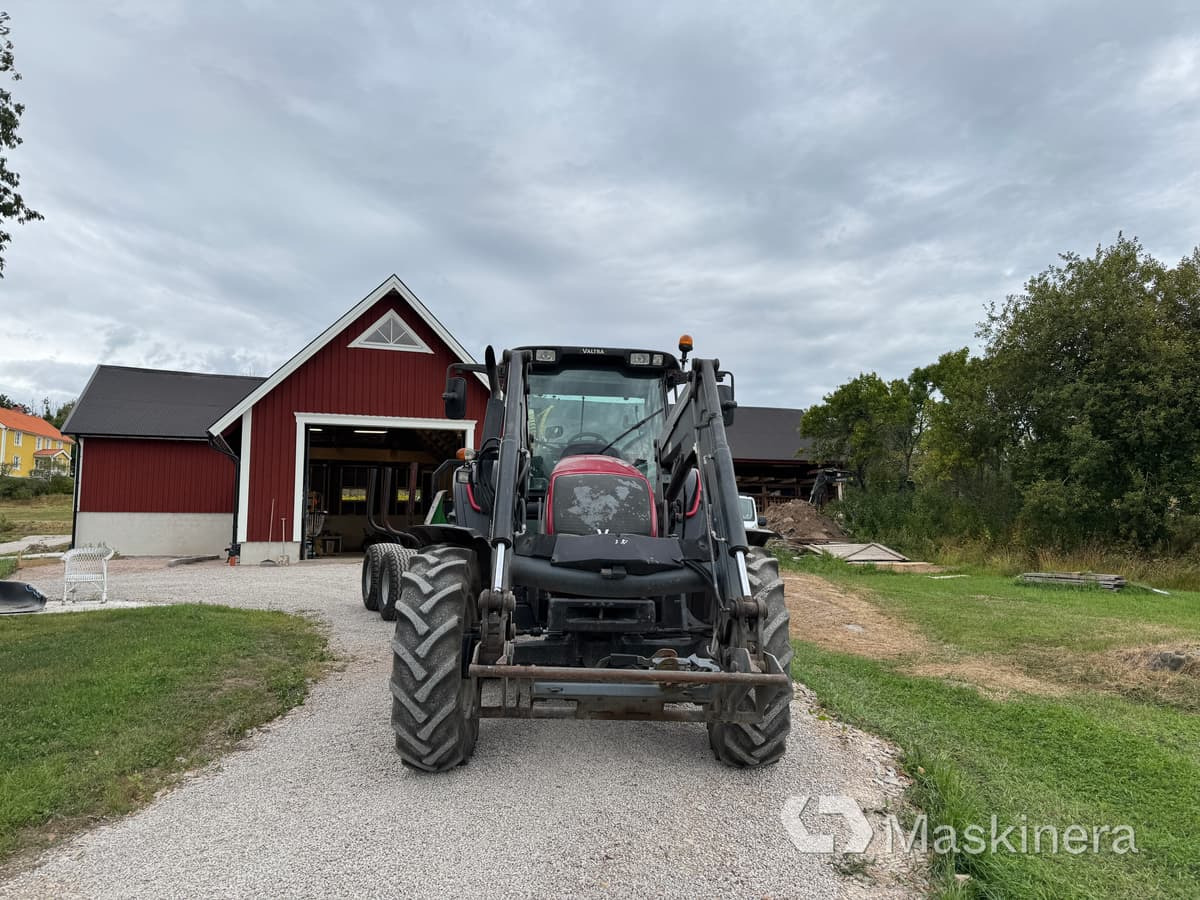 Valtra N121 & Farma CT 6,5-12 Traktor Valtra N121 Advance med frontlastare & Skogskärra Farma T12 - Traktor: slika 3 Valtra N121 & Farma CT 6,5-12 Traktor Valtra N121 Advance med frontlastare & Skogskärra Farma T12 - Traktor: slika 3