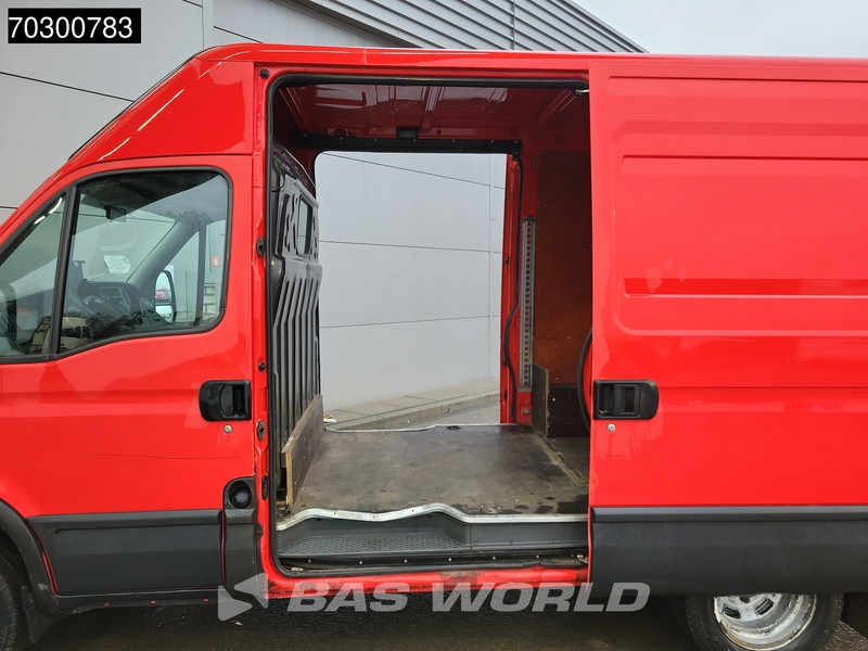 Iveco Daily 35C15 3.0L Luchtvering 2x Schuifdeur Dubbellucht L2H2 3,5t Trekhaak Cruise Parkeersensoren Euro6 L2 Trekhaak Cruise control - Furgon: slika 3 Iveco Daily 35C15 3.0L Luchtvering 2x Schuifdeur Dubbellucht L2H2 3,5t Trekhaak Cruise Parkeersensoren Euro6 L2 Trekhaak Cruise control - Furgon: slika 3