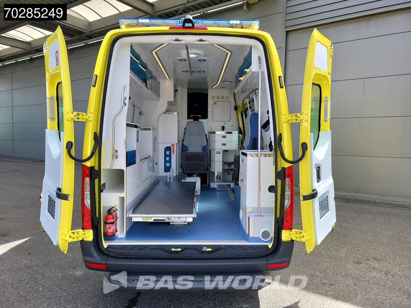 Mercedes-Benz Sprinter 319 CDI Automaat Nieuw! Complete Ambulance Ziekenwagen Rettungswagen Krankenwagen 11m3 Airco Cruise control - Reševalno vozilo: slika 3 Mercedes-Benz Sprinter 319 CDI Automaat Nieuw! Complete Ambulance Ziekenwagen Rettungswagen Krankenwagen 11m3 Airco Cruise control - Reševalno vozilo: slika 3