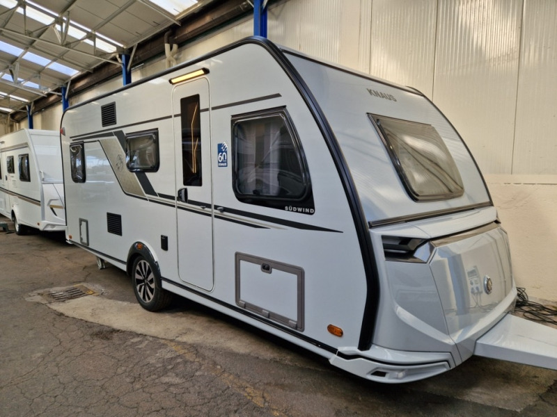 Knaus Sudwind 500 QDK 60° Years - Počitniška prikolica: slika 1 Knaus Sudwind 500 QDK 60° Years - Počitniška prikolica: slika 1