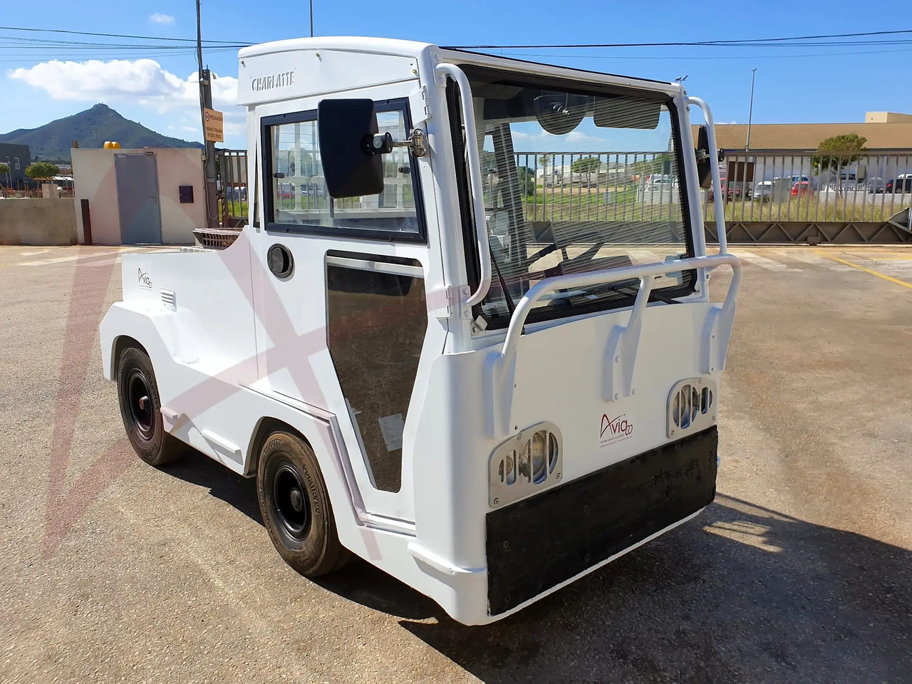 CHARLATTE TE.225 - Traktor za prevoz prtljage: slika 1 CHARLATTE TE.225 - Traktor za prevoz prtljage: slika 1