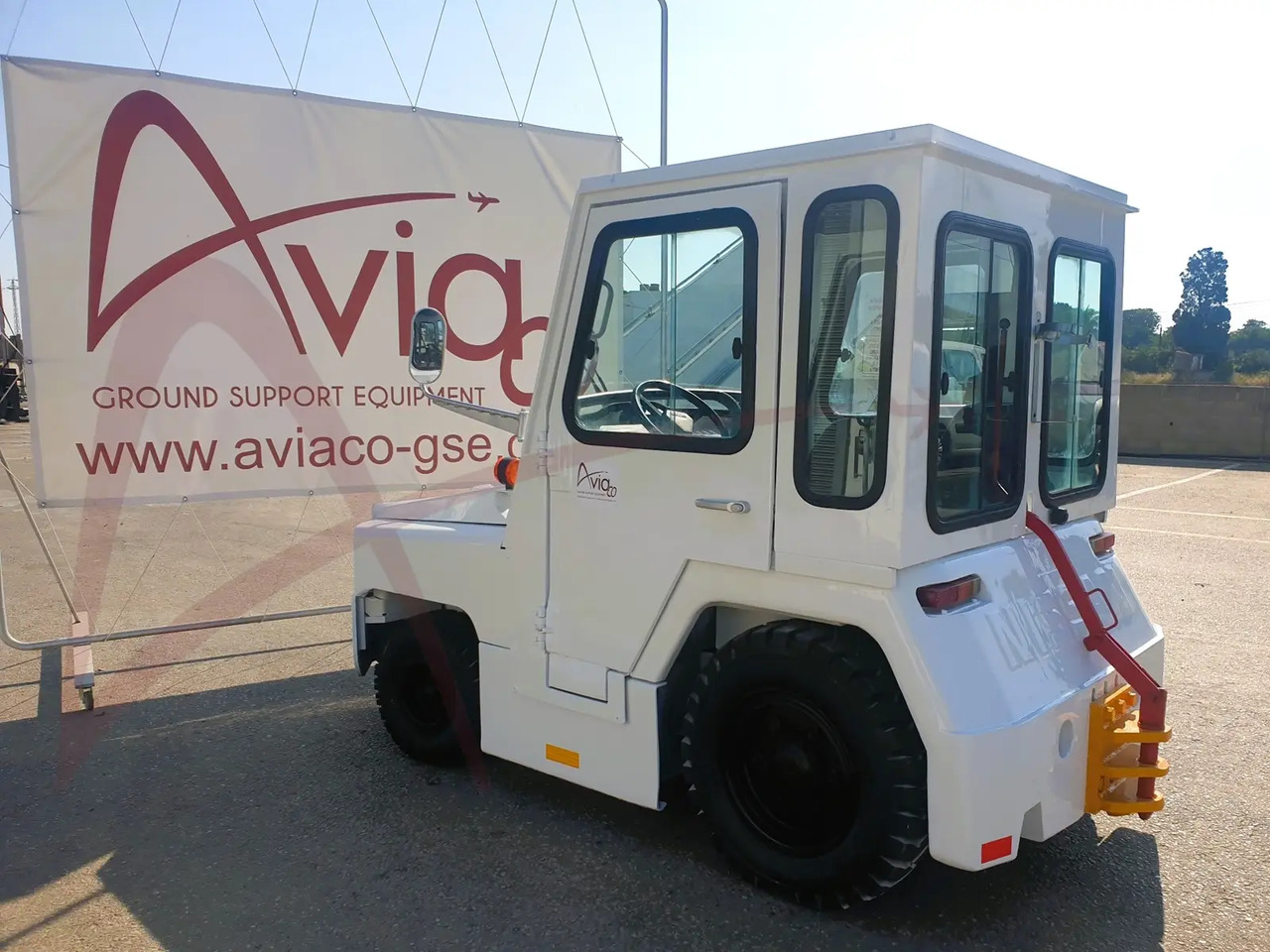 NISSAN FV02 - Traktor za prevoz prtljage: slika 2 NISSAN FV02 - Traktor za prevoz prtljage: slika 2