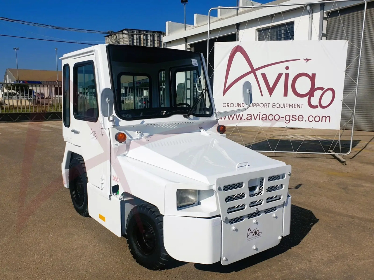 NISSAN FV02 - Traktor za prevoz prtljage: slika 1 NISSAN FV02 - Traktor za prevoz prtljage: slika 1