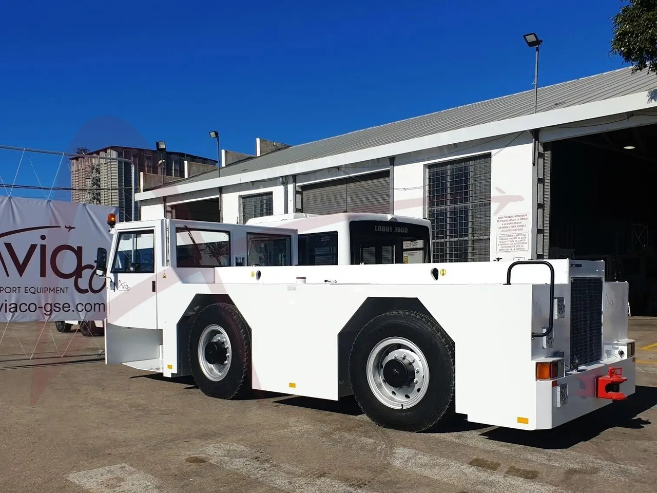 SCHOPF F180 - Vozilo za vleko letal: slika 2 SCHOPF F180 - Vozilo za vleko letal: slika 2