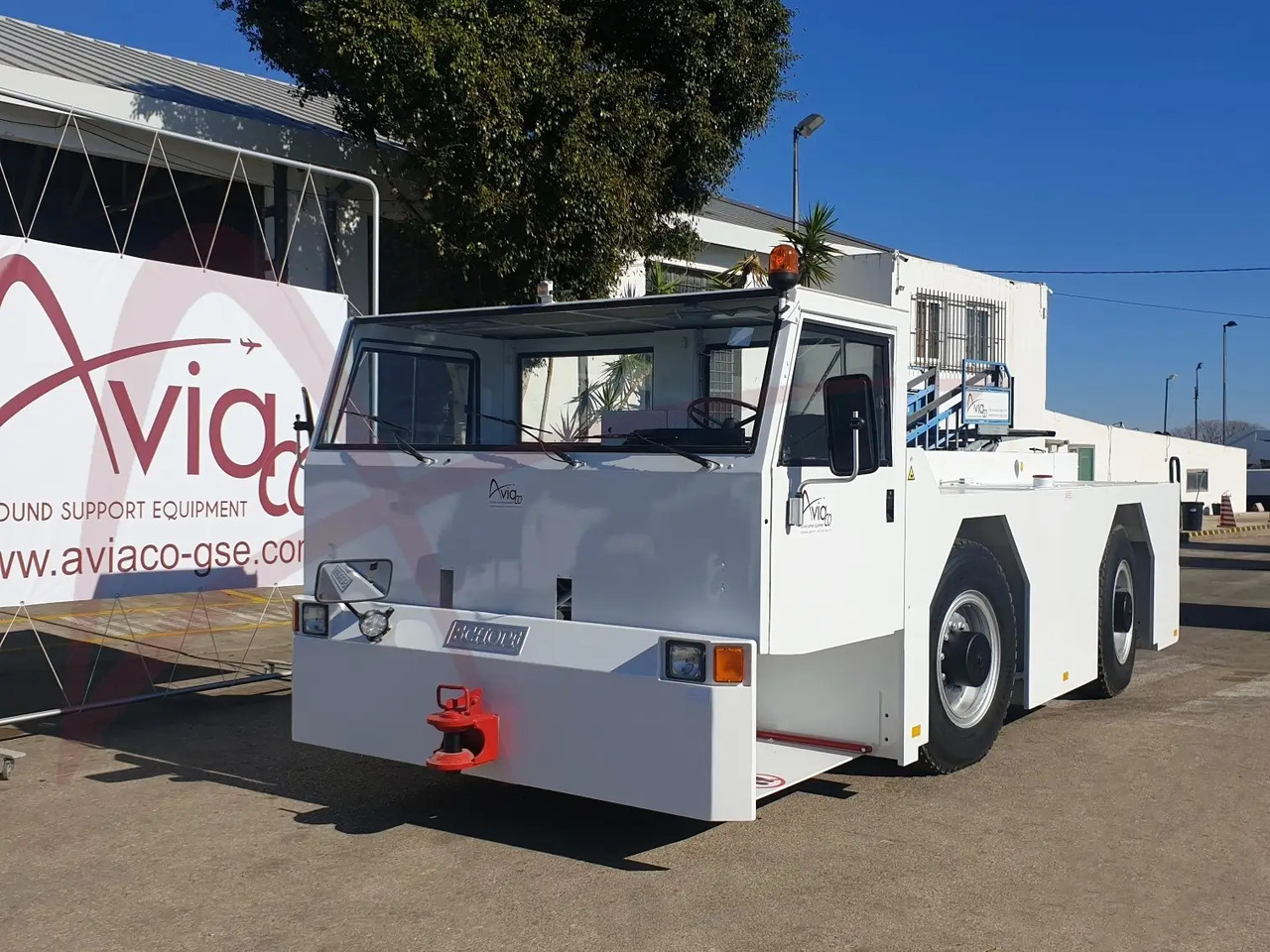 SCHOPF F180 - Vozilo za vleko letal: slika 3 SCHOPF F180 - Vozilo za vleko letal: slika 3