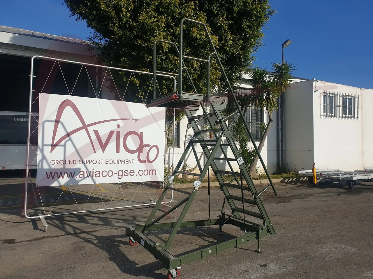 TEST-FUCHS CLT-1 - Potniške stopnice: slika 2 TEST-FUCHS CLT-1 - Potniške stopnice: slika 2