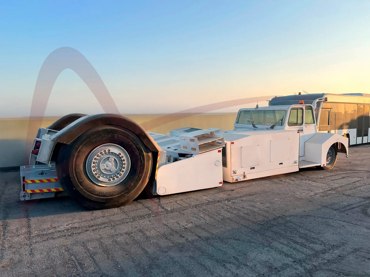 TLD TPX-500 - Vozilo za vleko letal: slika 1 TLD TPX-500 - Vozilo za vleko letal: slika 1