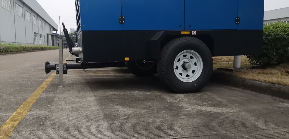 Liutech 320-20 1130CFM 20Bar Portable Screw Diesel - Zračni kompresor: slika 5 Liutech 320-20 1130CFM 20Bar Portable Screw Diesel - Zračni kompresor: slika 5