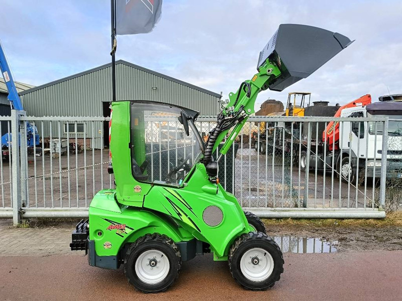 Avant M420 MSDNT mini shovel loader lader 980 kg CE - Kompaktni nakladalnik na gosenicah: slika 1 Avant M420 MSDNT mini shovel loader lader 980 kg CE - Kompaktni nakladalnik na gosenicah: slika 1