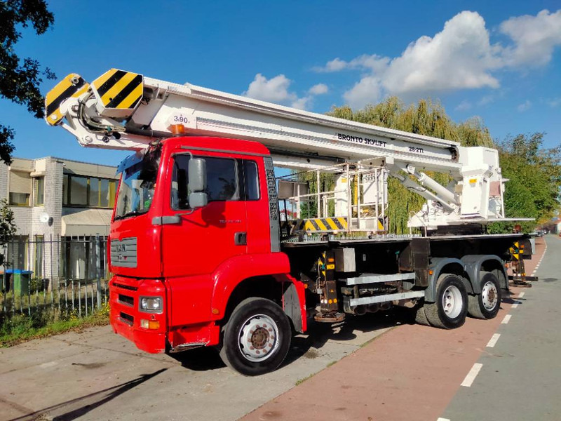 Bronto skylift 28-2T1 28 m hi lift hoogwerker MAN TGA 26. - Dvižna ploščad montirana na tovornjak: slika 1 Bronto skylift 28-2T1 28 m hi lift hoogwerker MAN TGA 26. - Dvižna ploščad montirana na tovornjak: slika 1