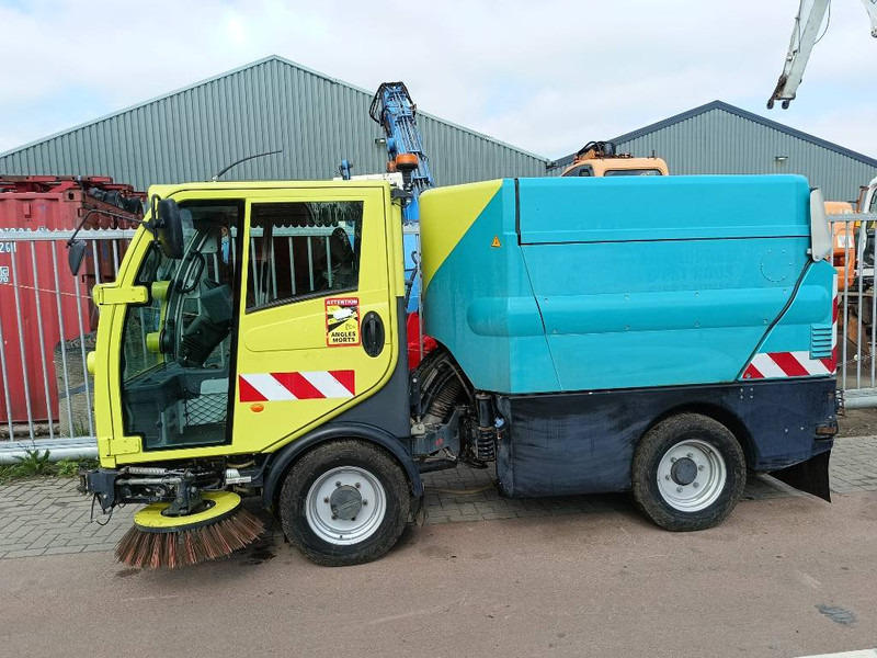 Bucher CityCat 2020 vacuum water bezemwagen veegmachine - Vozilo za pometanje: slika 4 Bucher CityCat 2020 vacuum water bezemwagen veegmachine - Vozilo za pometanje: slika 4