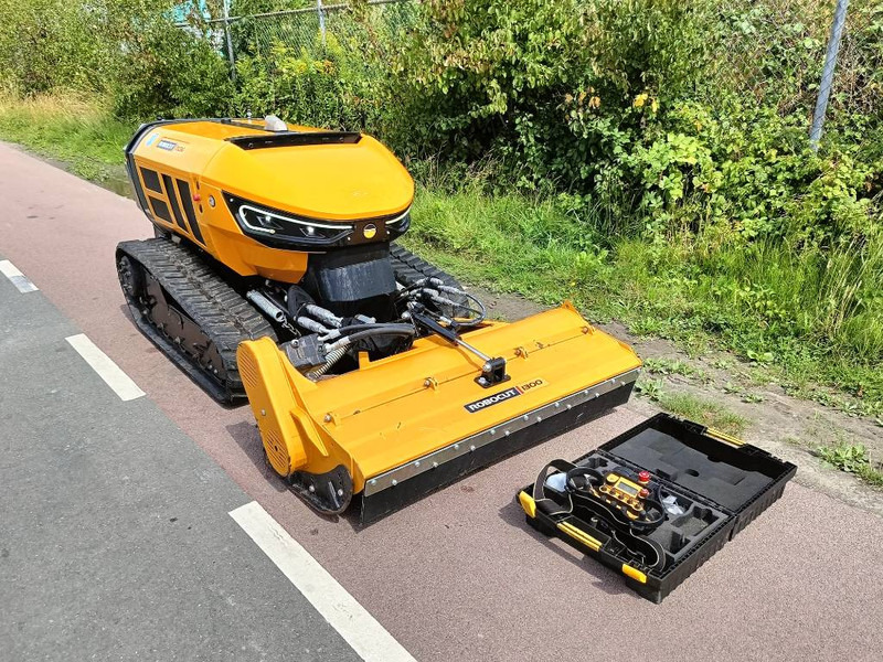 McConnel Robocut RC56 robot remote maaier mower 1200kg - Kosilnica: slika 4 McConnel Robocut RC56 robot remote maaier mower 1200kg - Kosilnica: slika 4