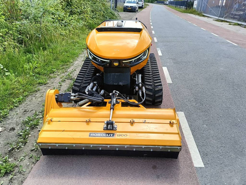McConnel Robocut RC56 robot remote maaier mower 1200kg - Kosilnica: slika 3 McConnel Robocut RC56 robot remote maaier mower 1200kg - Kosilnica: slika 3