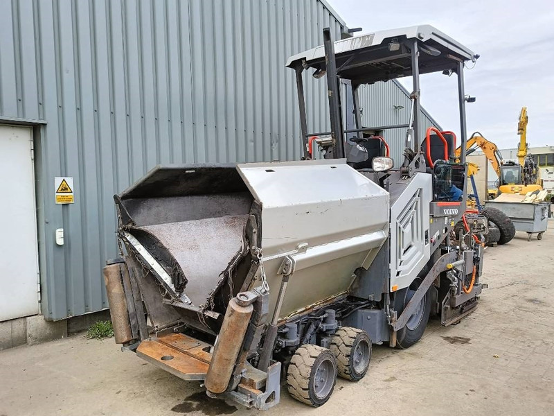 Volvo P 2870 D paver finisher asfaltmachine 2020 - Asfaltni finišer: slika 2 Volvo P 2870 D paver finisher asfaltmachine 2020 - Asfaltni finišer: slika 2
