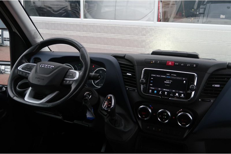 Iveco Daily 35C18H 3.0 DC AUT/ CAMERA/ LED/ CRUISE/ CLIMA/ TREKHAAK - Dostavno vozilo, Dostavno vozilo z dvojno kabino: slika 5 Iveco Daily 35C18H 3.0 DC AUT/ CAMERA/ LED/ CRUISE/ CLIMA/ TREKHAAK - Dostavno vozilo, Dostavno vozilo z dvojno kabino: slika 5
