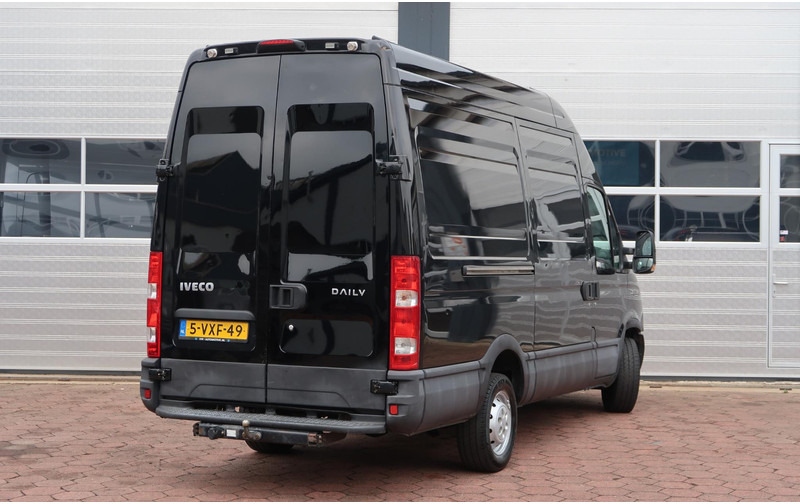 Iveco Daily 35S17V L2H3 1E EIG/ 3.5T/ AIRCO/ CRUISE/ TREKHAAK - Furgon: slika 4 Iveco Daily 35S17V L2H3 1E EIG/ 3.5T/ AIRCO/ CRUISE/ TREKHAAK - Furgon: slika 4