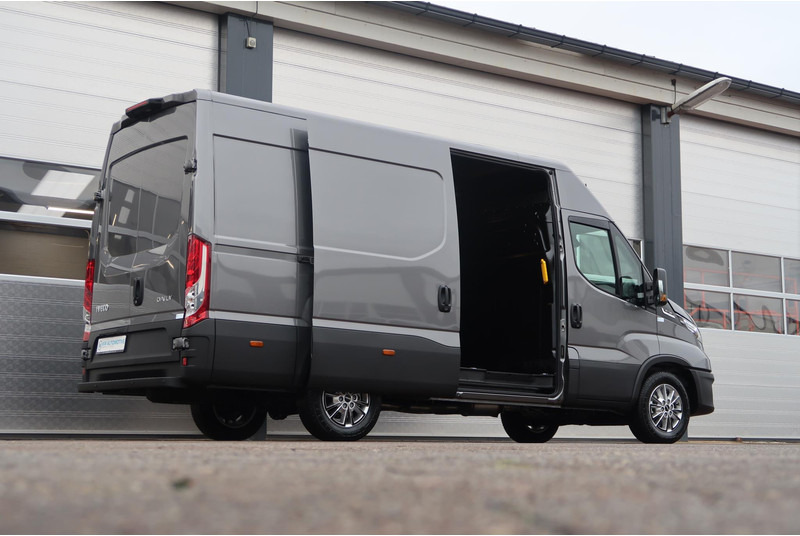Iveco Daily 35S18HV 3.0 L2H2 AUT/ 2X SCHUIFDEUR/ CAMERA/ LED/ CRUISE/ CLIMA/ NAVI - Furgon: slika 4 Iveco Daily 35S18HV 3.0 L2H2 AUT/ 2X SCHUIFDEUR/ CAMERA/ LED/ CRUISE/ CLIMA/ NAVI - Furgon: slika 4