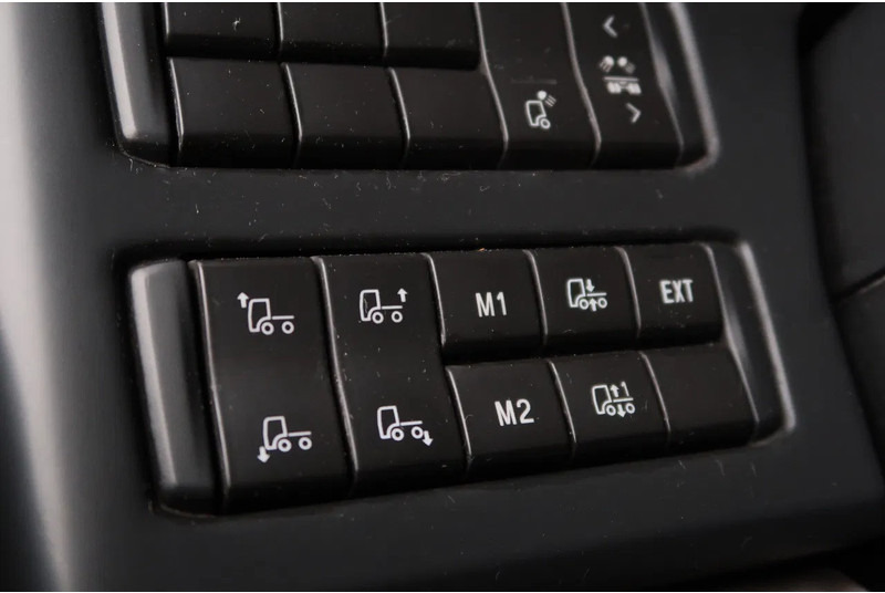 Scania P500 6x2/ FULL AIR/ HYDRAULIC/ LEATHER/ 2.950 WB/ DIFF LOCK/ SLIDE DISH - Vlačilec: slika 4 Scania P500 6x2/ FULL AIR/ HYDRAULIC/ LEATHER/ 2.950 WB/ DIFF LOCK/ SLIDE DISH - Vlačilec: slika 4