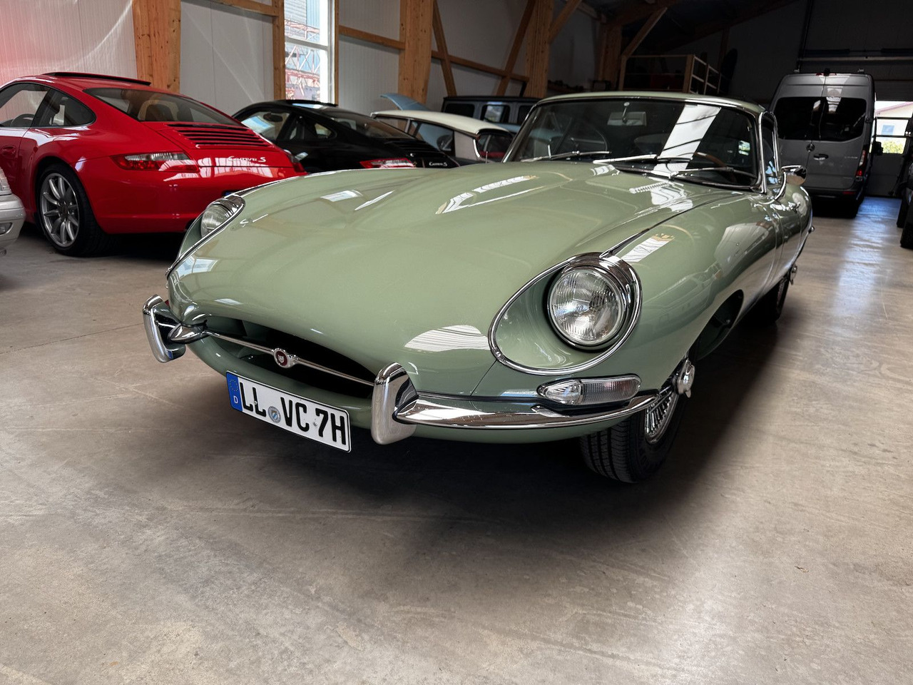 Jaguar E-Type 4.2 Litre Serie 1.5 FHC - Avtomobil: slika 2 Jaguar E-Type 4.2 Litre Serie 1.5 FHC - Avtomobil: slika 2
