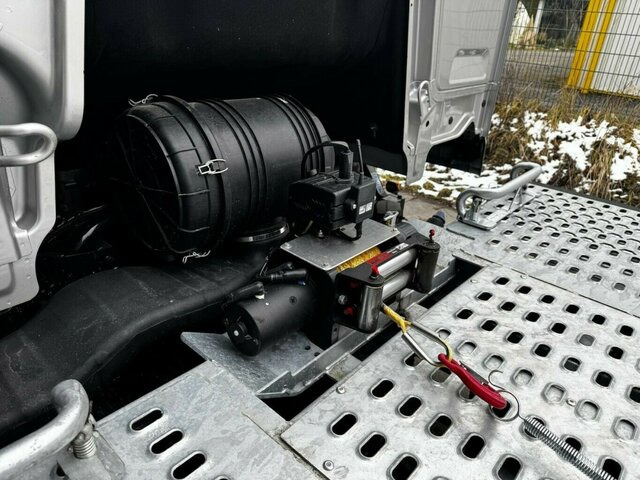 MAN TGL 12.250 BL Autotransporter FVG wie neu! - Vlečno vozilo: slika 5 MAN TGL 12.250 BL Autotransporter FVG wie neu! - Vlečno vozilo: slika 5