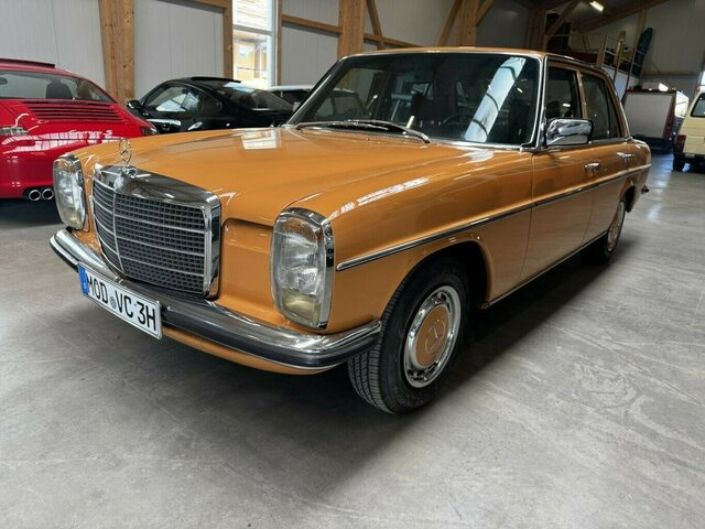 MERCEDES-BENZ 200 D/8 W115 - Limuzina: slika 1 MERCEDES-BENZ 200 D/8 W115 - Limuzina: slika 1