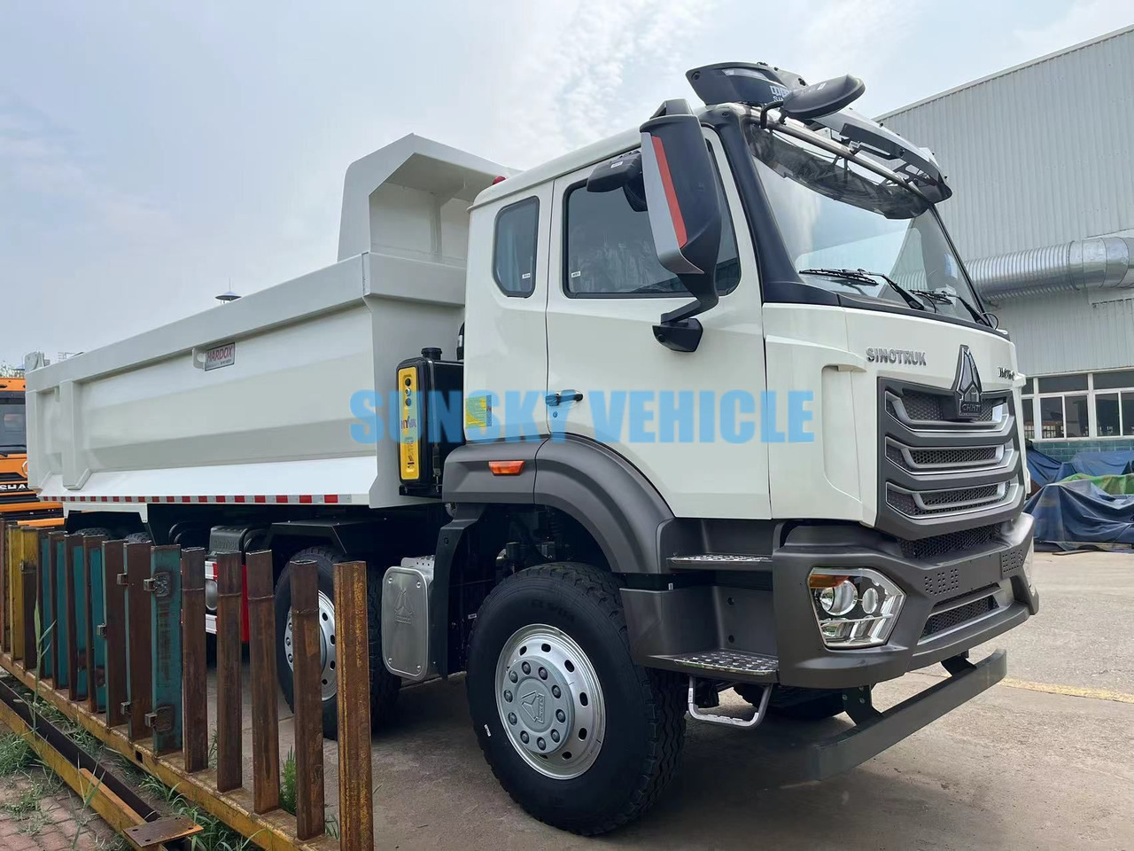 HOWO 8X4 dump truck - Tovornjak prekucnik: slika 2 HOWO 8X4 dump truck - Tovornjak prekucnik: slika 2