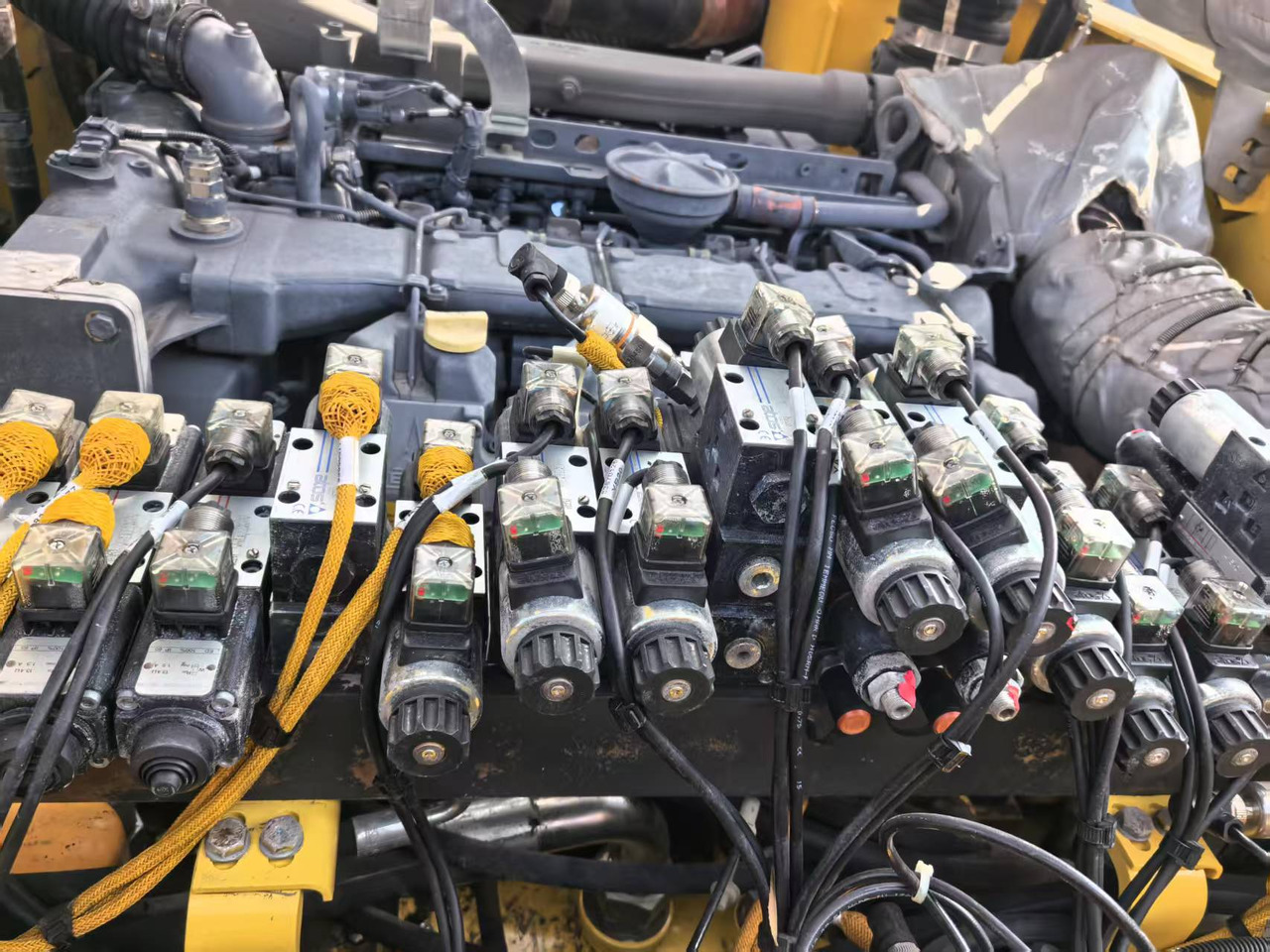 BOMAG Second Hand Asphalt Milling Machine BM2000/60 Asphalt Cold Milling Machine Price - Freza za asfalt: slika 3 BOMAG Second Hand Asphalt Milling Machine BM2000/60 Asphalt Cold Milling Machine Price - Freza za asfalt: slika 3