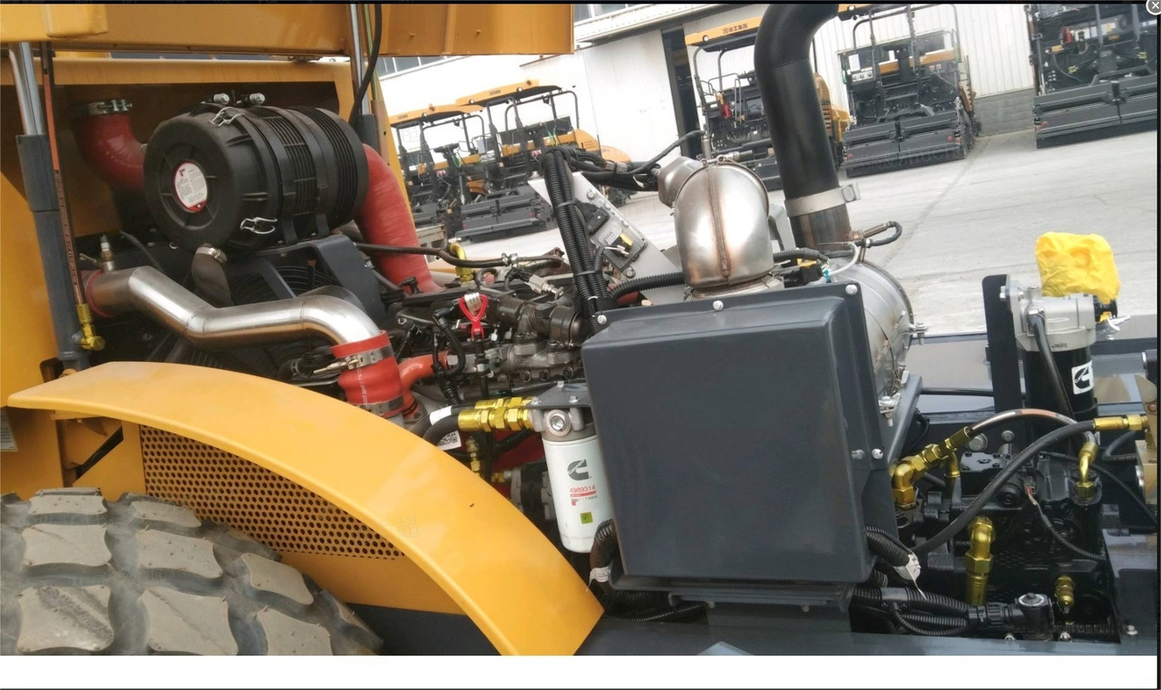 XCMG CV123 used 12ton single drum vibratory compactor price - Cestni valjar: slika 5 XCMG CV123 used 12ton single drum vibratory compactor price - Cestni valjar: slika 5