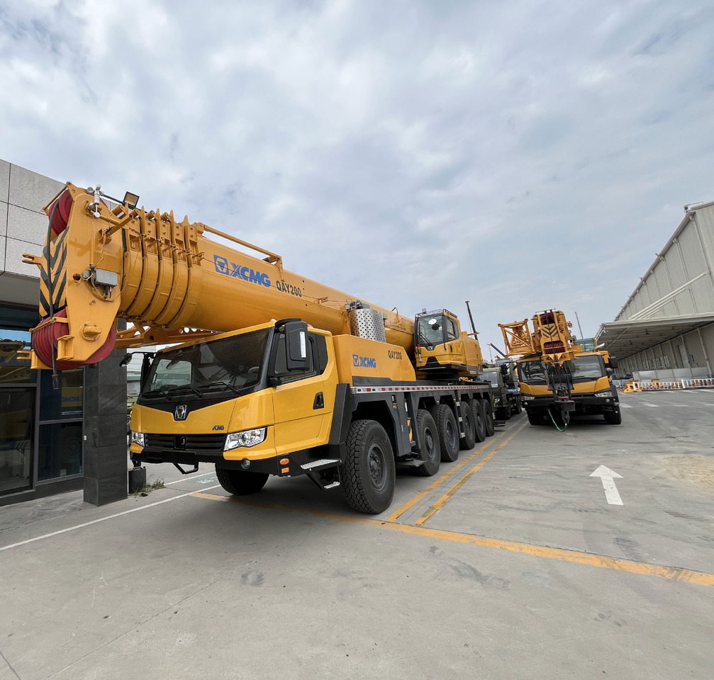 XCMG Factory Second Hand Mobile Truck Crane QAY200 200 Ton All Terrain Cranes In Good Condition - Avtodvigalo za vse namene: slika 3 XCMG Factory Second Hand Mobile Truck Crane QAY200 200 Ton All Terrain Cranes In Good Condition - Avtodvigalo za vse namene: slika 3