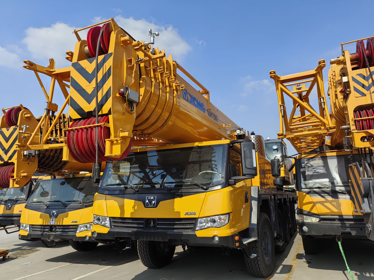 XCMG Factory Second Hand Mobile Truck Crane QAY200 200 Ton All Terrain Cranes In Good Condition - Avtodvigalo za vse namene: slika 2 XCMG Factory Second Hand Mobile Truck Crane QAY200 200 Ton All Terrain Cranes In Good Condition - Avtodvigalo za vse namene: slika 2