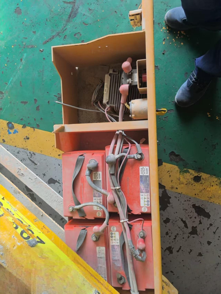 XCMG GTJZ1212 12m aerial work table platform scissor lift for sale - Škarjasta dvižna ploščad: slika 2 XCMG GTJZ1212 12m aerial work table platform scissor lift for sale - Škarjasta dvižna ploščad: slika 2