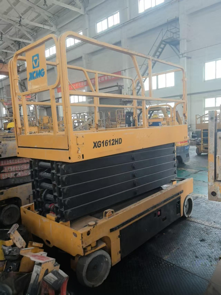 XCMG GTJZ1412 14m diesel used scissor lift portable work platform - Škarjasta dvižna ploščad: slika 3 XCMG GTJZ1412 14m diesel used scissor lift portable work platform - Škarjasta dvižna ploščad: slika 3