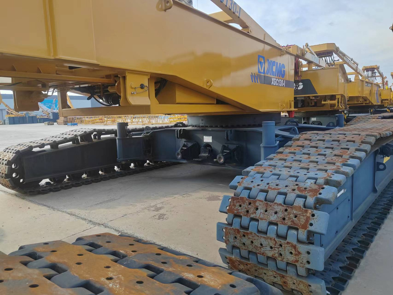 XCMG Officail Used Hydraulic Crane 130 Ton XGC130-I Mobile Crawler Crane For Sale - Gosenični žerjav: slika 3 XCMG Officail Used Hydraulic Crane 130 Ton XGC130-I Mobile Crawler Crane For Sale - Gosenični žerjav: slika 3