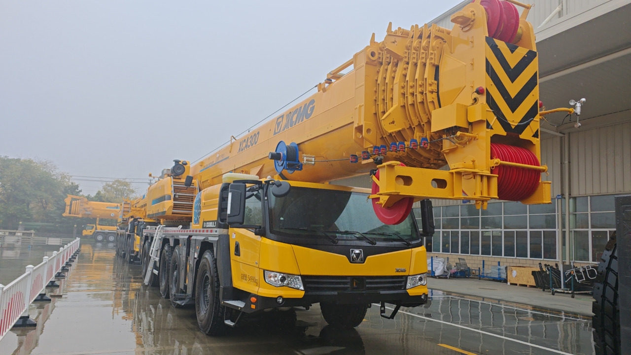 XCMG Official 2024 Year Pick Up Truck Crane 300t XCA300L8_1 Mobile All Terrain Crane Price - Avtodvigalo za vse namene: slika 2 XCMG Official 2024 Year Pick Up Truck Crane 300t XCA300L8_1 Mobile All Terrain Crane Price - Avtodvigalo za vse namene: slika 2