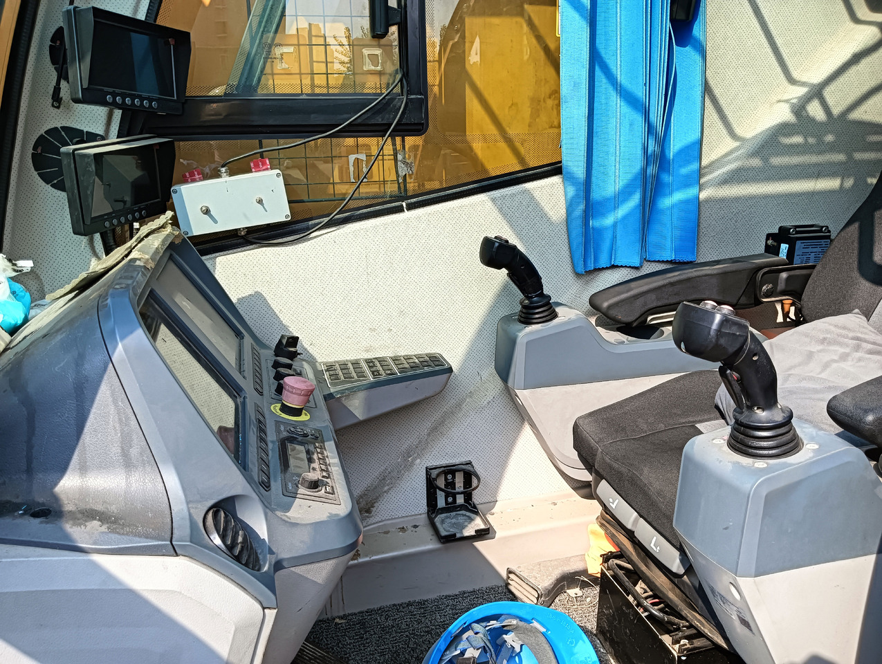 XCMG Official Second Hand 500 Ton Truck Crane XCA500 All Terrain Crane - Avtodvigalo za vse namene: slika 5 XCMG Official Second Hand 500 Ton Truck Crane XCA500 All Terrain Crane - Avtodvigalo za vse namene: slika 5