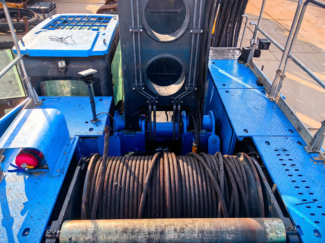 XCMG Official Second Hand XR240E 80m Rotary Drilling Rig Machine Hot Sale - Vrtalna naprava: slika 2 XCMG Official Second Hand XR240E 80m Rotary Drilling Rig Machine Hot Sale - Vrtalna naprava: slika 2