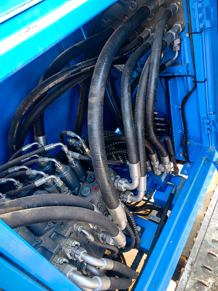 XCMG Official Second Hand XR240E 80m Rotary Drilling Rig Machine Hot Sale - Vrtalna naprava: slika 5 XCMG Official Second Hand XR240E 80m Rotary Drilling Rig Machine Hot Sale - Vrtalna naprava: slika 5