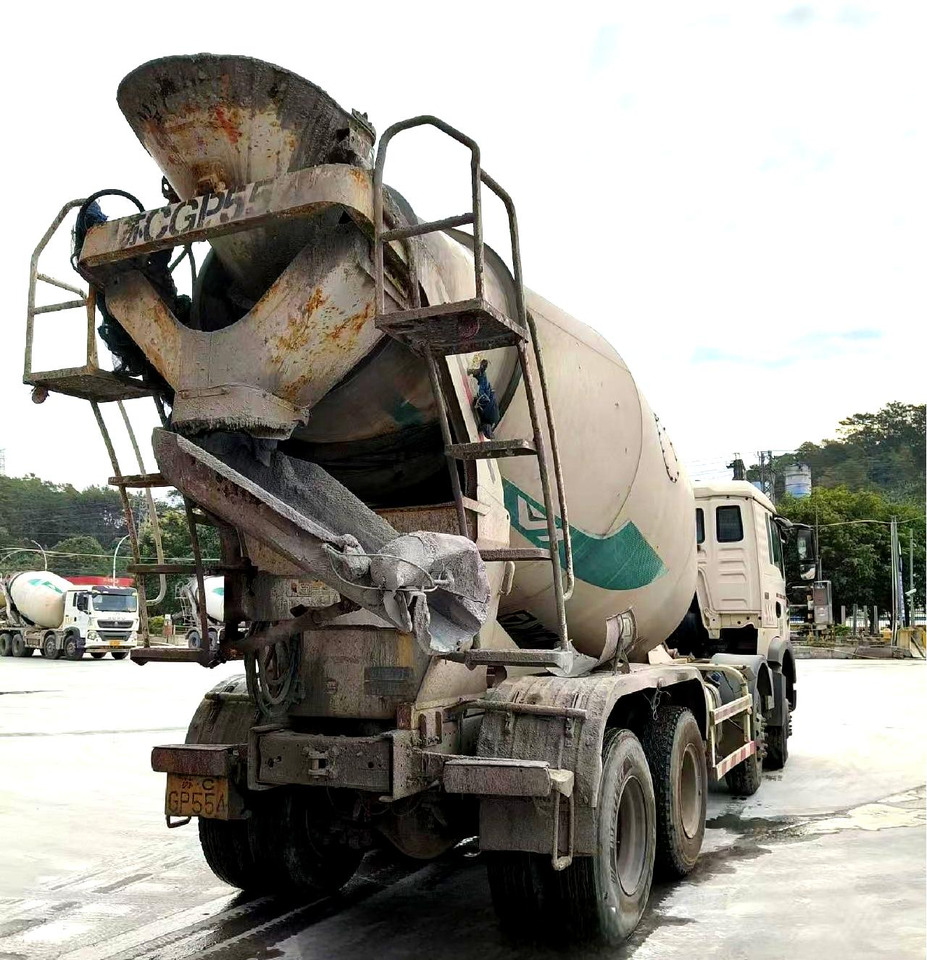 XCMG Official Used Concrete Mixer Truck HOWO G4802D 12m³ Cement Mixer Truck Price - Avtomešalec: slika 3 XCMG Official Used Concrete Mixer Truck HOWO G4802D 12m³ Cement Mixer Truck Price - Avtomešalec: slika 3