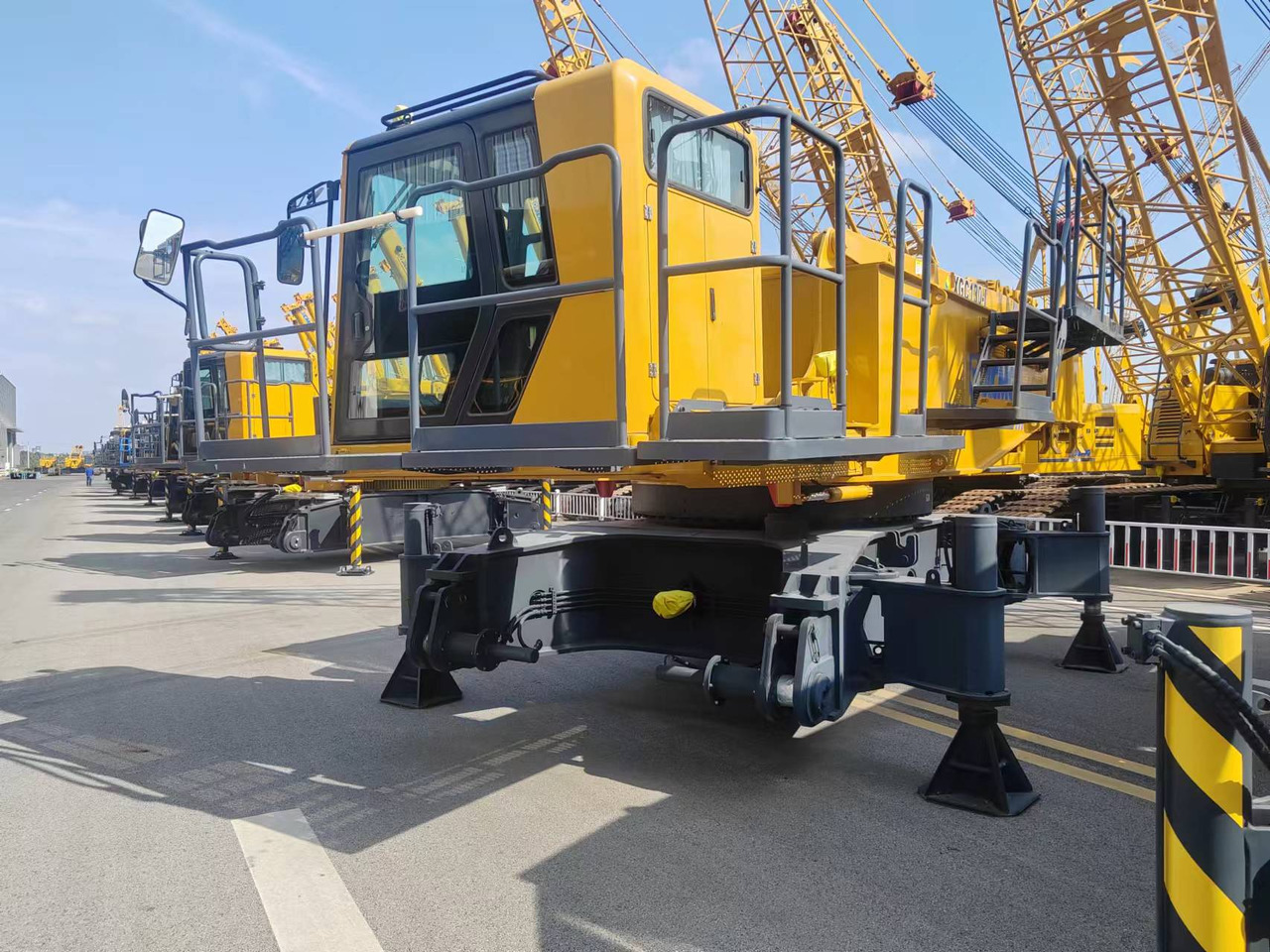 XCMG Official Used Mobile Crawler Crane XGC130-I 130 Ton Hydraulic Diesel Crane Hot Sale - Gosenični žerjav: slika 2 XCMG Official Used Mobile Crawler Crane XGC130-I 130 Ton Hydraulic Diesel Crane Hot Sale - Gosenični žerjav: slika 2