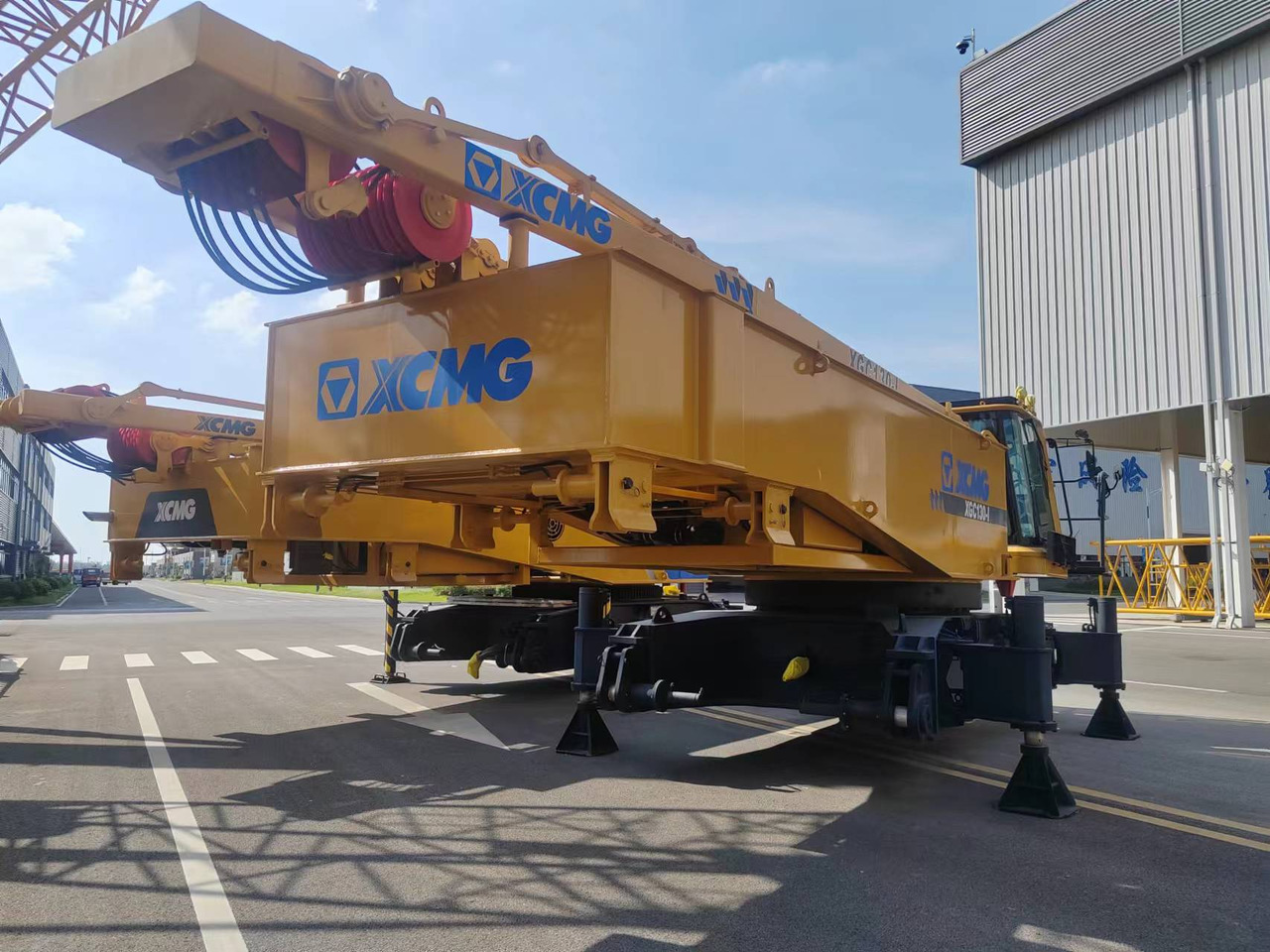 XCMG Official Used Mobile Crawler Crane XGC130-I 130 Ton Hydraulic Diesel Crane Hot Sale - Gosenični žerjav: slika 4 XCMG Official Used Mobile Crawler Crane XGC130-I 130 Ton Hydraulic Diesel Crane Hot Sale - Gosenični žerjav: slika 4