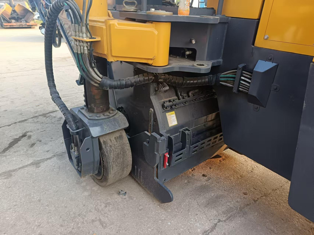 XCMG Official Used Road Asphalt Milling Machine XM1005K Asphalt Cold Planer Machine Price For Sale - Freza za asfalt: slika 5 XCMG Official Used Road Asphalt Milling Machine XM1005K Asphalt Cold Planer Machine Price For Sale - Freza za asfalt: slika 5
