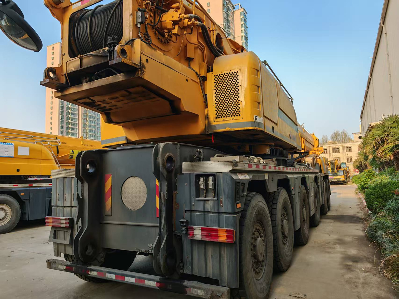 XCMG Official XCA460 Second Hand All Terrain Crane 460t Mobile Lifting Crane - Avtodvigalo za vse namene: slika 3 XCMG Official XCA460 Second Hand All Terrain Crane 460t Mobile Lifting Crane - Avtodvigalo za vse namene: slika 3