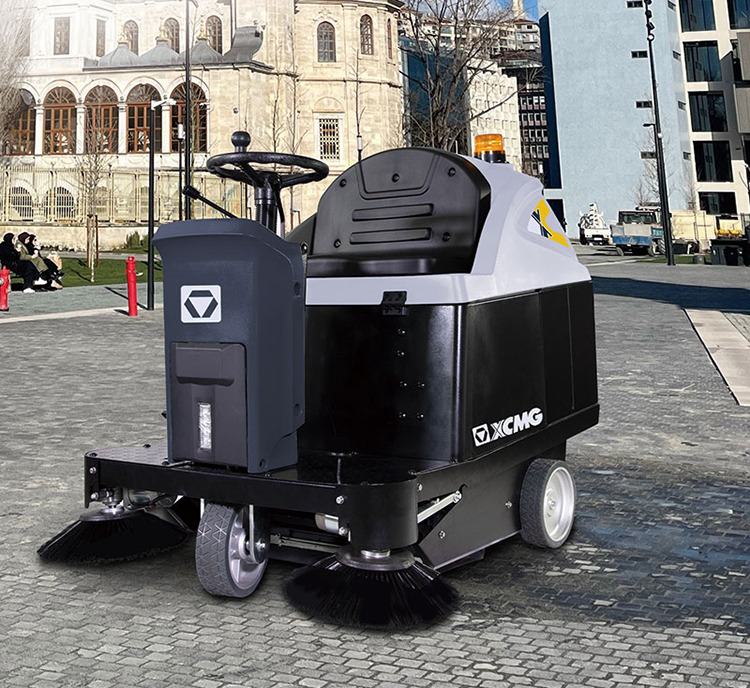 XCMG Official XGHD100 Ride on Sweeper and Scrubber Floor Sweeper Machine - Industrijski pometalni stroj: slika 2 XCMG Official XGHD100 Ride on Sweeper and Scrubber Floor Sweeper Machine - Industrijski pometalni stroj: slika 2