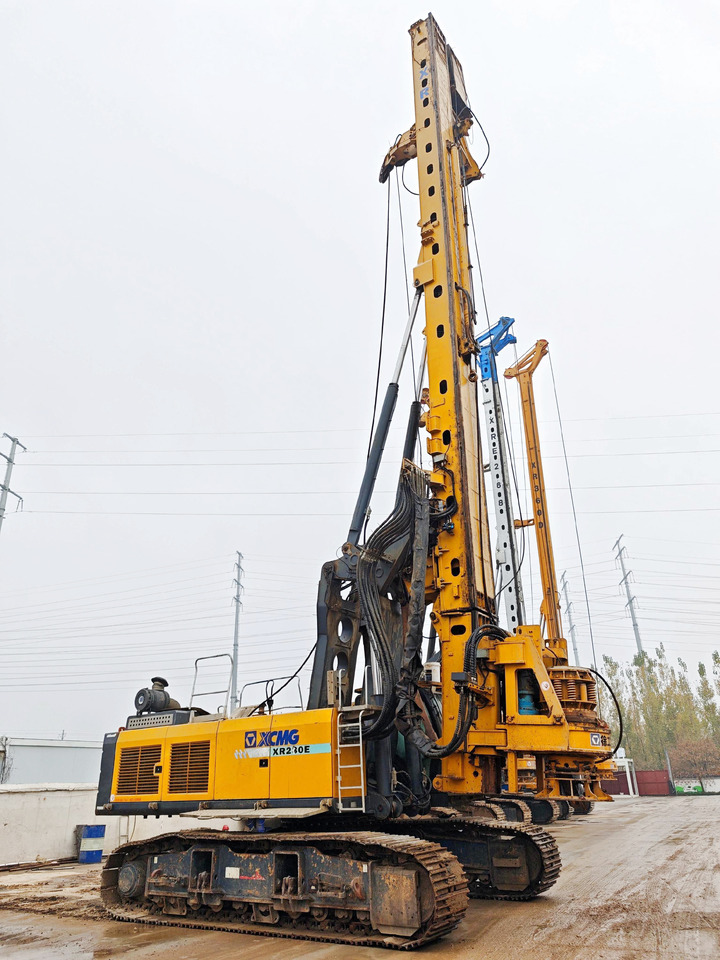 XCMG Official XR240E Rotary Drilling Rig Machine Used Diesel Hydraulic Drilling Rig Price - Vrtalna naprava: slika 3 XCMG Official XR240E Rotary Drilling Rig Machine Used Diesel Hydraulic Drilling Rig Price - Vrtalna naprava: slika 3