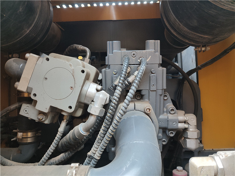 XCMG Official Xe400e Second Hand Hydraulic Rotary Piling Rig Used Rotary Table Drilling Rig - Pilotno hidravlično kladivo: slika 5 XCMG Official Xe400e Second Hand Hydraulic Rotary Piling Rig Used Rotary Table Drilling Rig - Pilotno hidravlično kladivo: slika 5